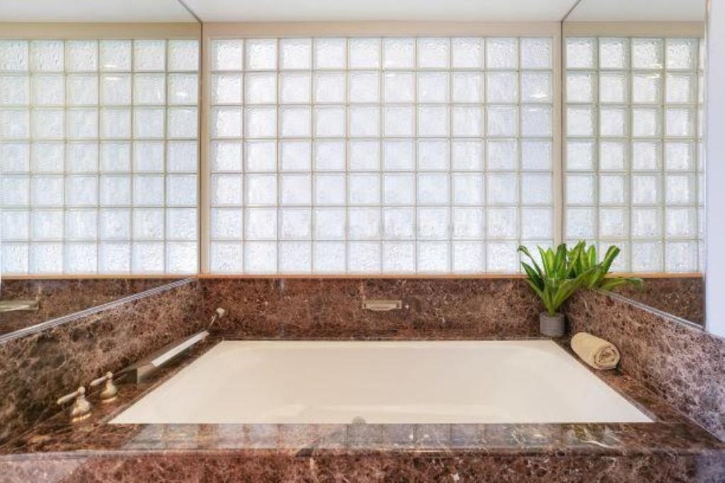 Luxury 2-Story Oceanfront Condo W/ Views & Pool Wailua  Exterior photo